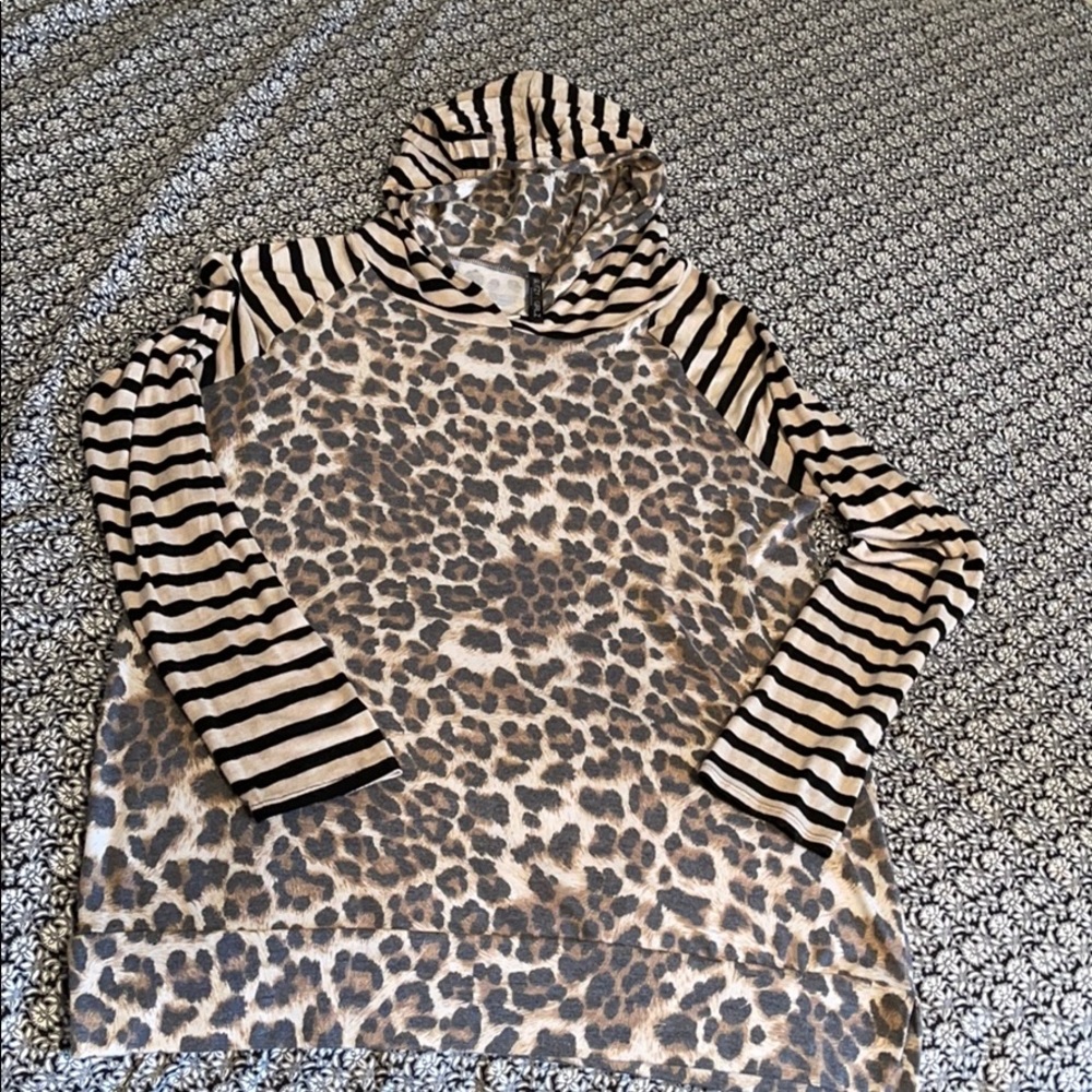 Buttery soft hoodie - worn once Size L